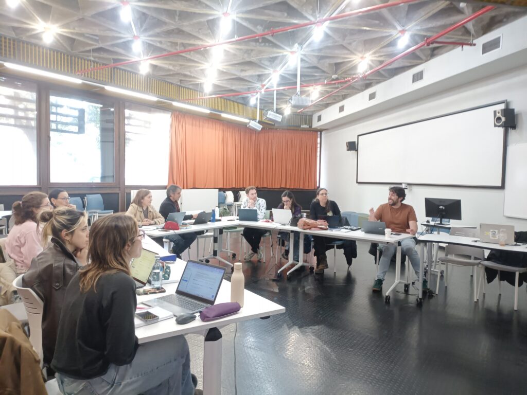 Sesión de formación de investigación cualitativa y manejo básico de Atlas.ti